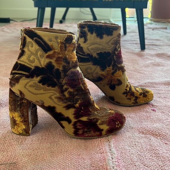 Stella McCartney Mustard Brocade Boots - WORN ONCE like new!! - Picture 6 of 7